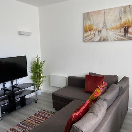 Lovely 2 Double Bedroom Flat With Free Parking - At The Atrium Mk Μίλτον Κέινς Εξωτερικό φωτογραφία
