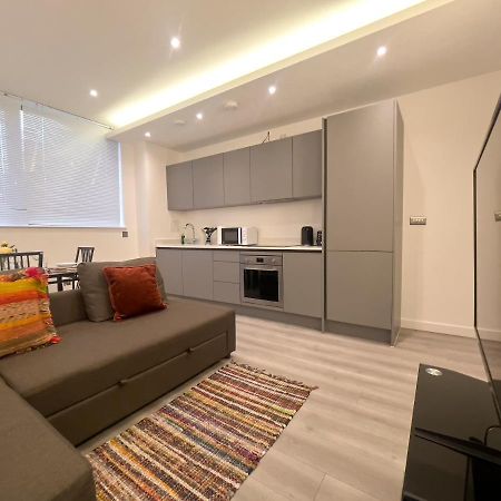 Lovely 2 Double Bedroom Flat With Free Parking - At The Atrium Mk Μίλτον Κέινς Εξωτερικό φωτογραφία