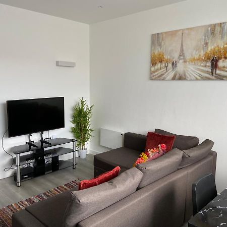 Lovely 2 Double Bedroom Flat With Free Parking - At The Atrium Mk Μίλτον Κέινς Εξωτερικό φωτογραφία