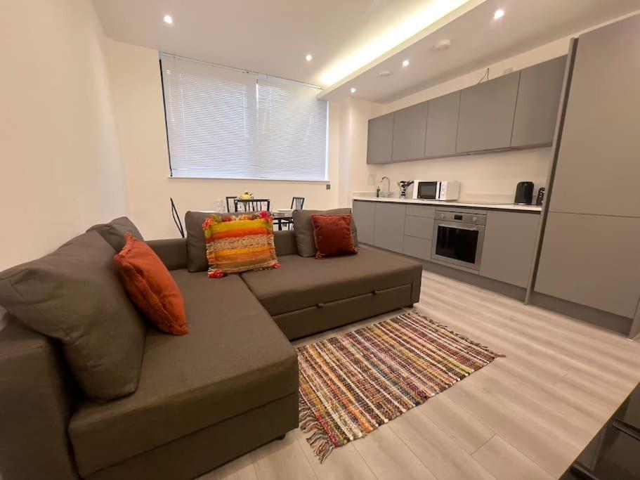 Lovely 2 Double Bedroom Flat With Free Parking - At The Atrium Mk Μίλτον Κέινς Εξωτερικό φωτογραφία