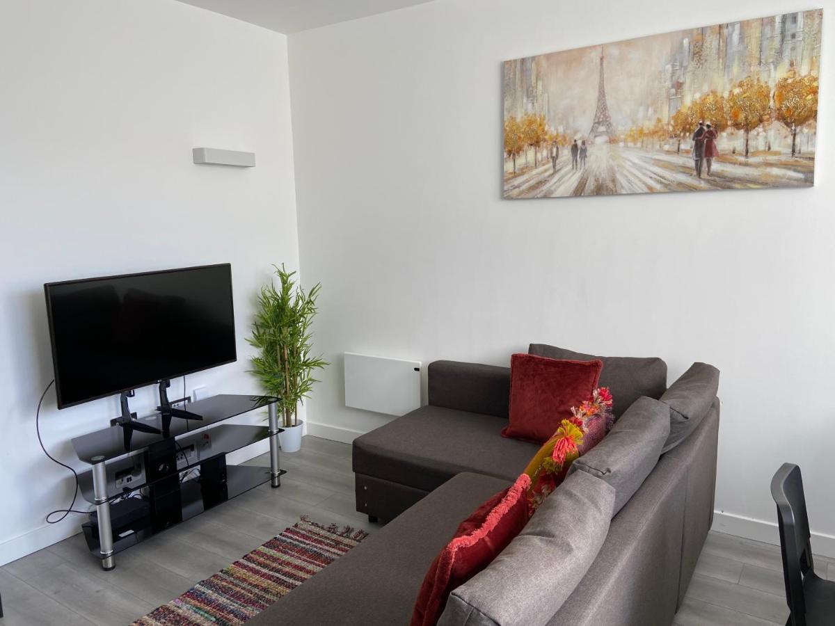 Lovely 2 Double Bedroom Flat With Free Parking - At The Atrium Mk Μίλτον Κέινς Εξωτερικό φωτογραφία