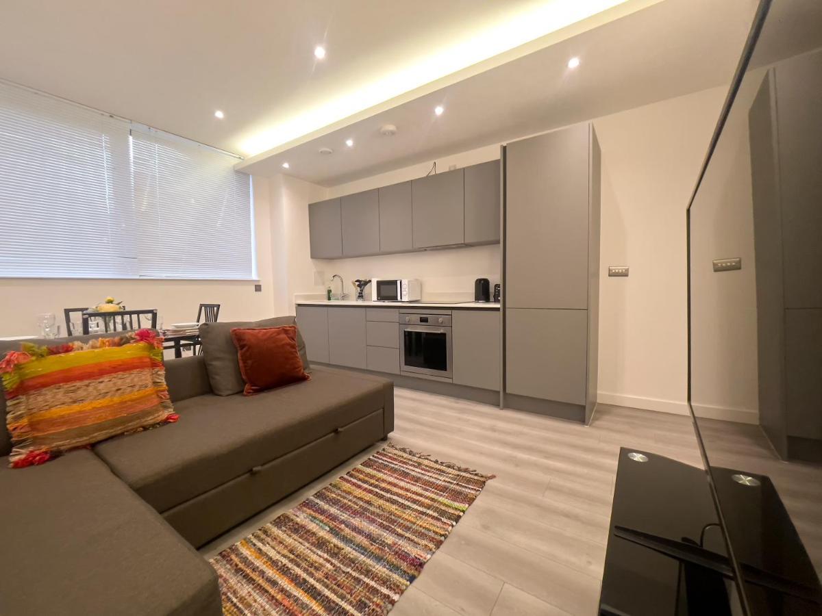 Lovely 2 Double Bedroom Flat With Free Parking - At The Atrium Mk Μίλτον Κέινς Εξωτερικό φωτογραφία