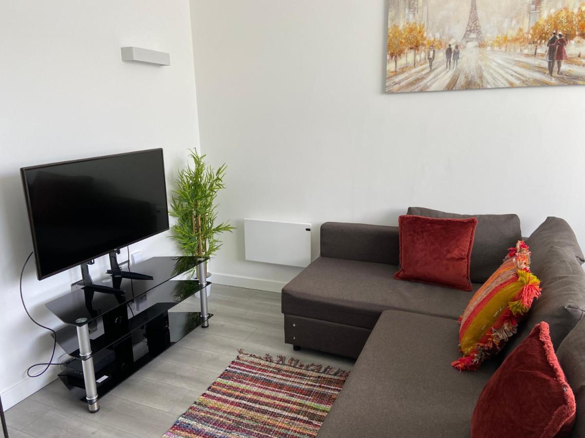 Lovely 2 Double Bedroom Flat With Free Parking - At The Atrium Mk Μίλτον Κέινς Εξωτερικό φωτογραφία