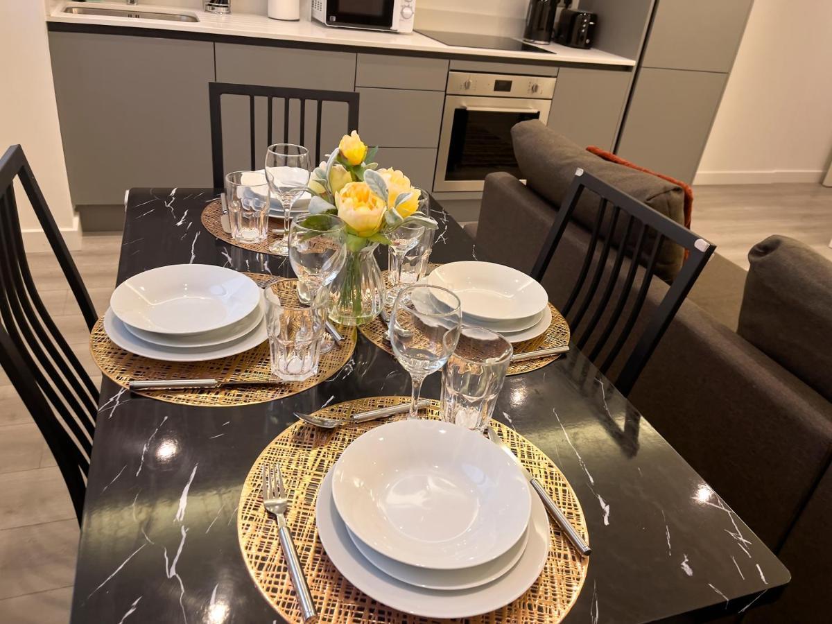 Lovely 2 Double Bedroom Flat With Free Parking - At The Atrium Mk Μίλτον Κέινς Εξωτερικό φωτογραφία