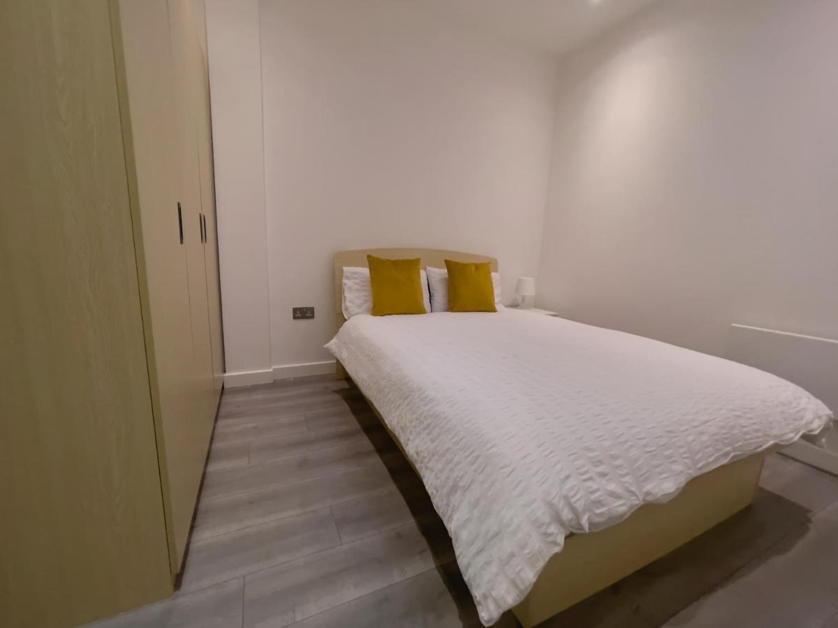 Lovely 2 Double Bedroom Flat With Free Parking - At The Atrium Mk Μίλτον Κέινς Εξωτερικό φωτογραφία