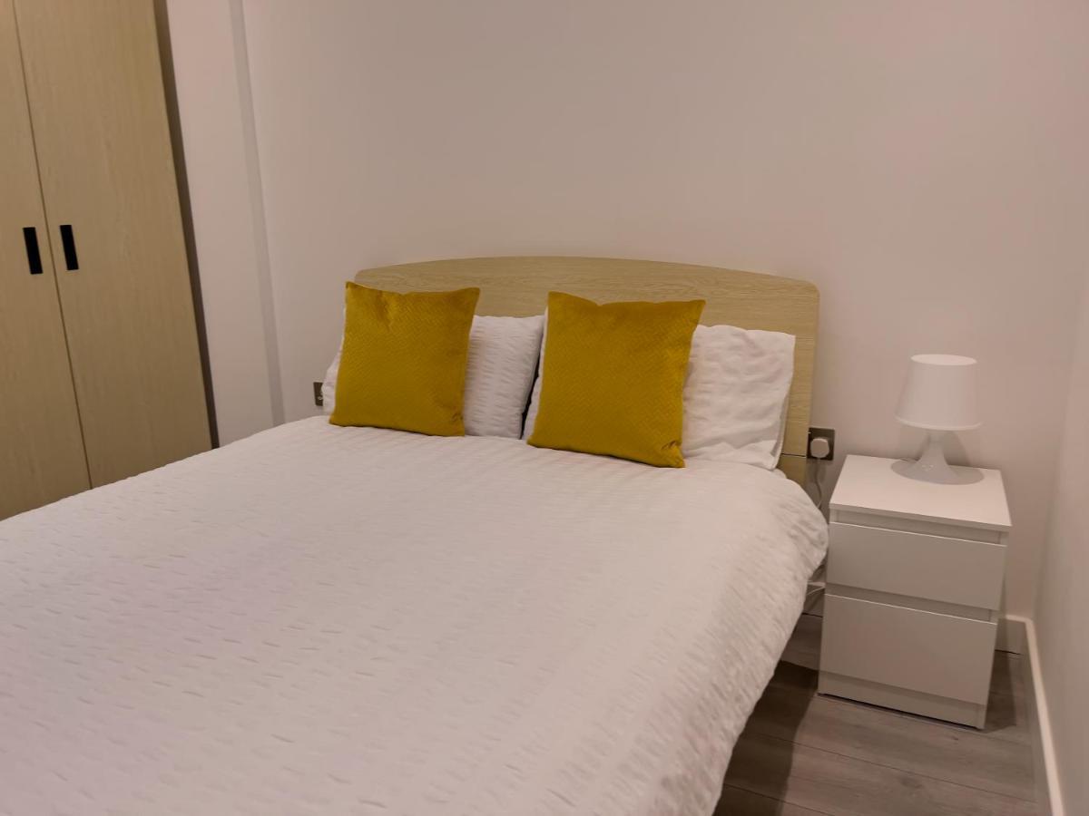 Lovely 2 Double Bedroom Flat With Free Parking - At The Atrium Mk Μίλτον Κέινς Εξωτερικό φωτογραφία