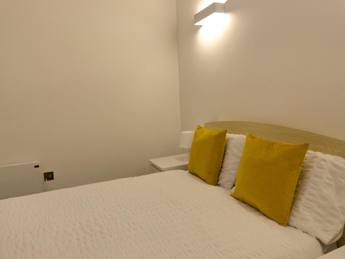 Lovely 2 Double Bedroom Flat With Free Parking - At The Atrium Mk Μίλτον Κέινς Εξωτερικό φωτογραφία