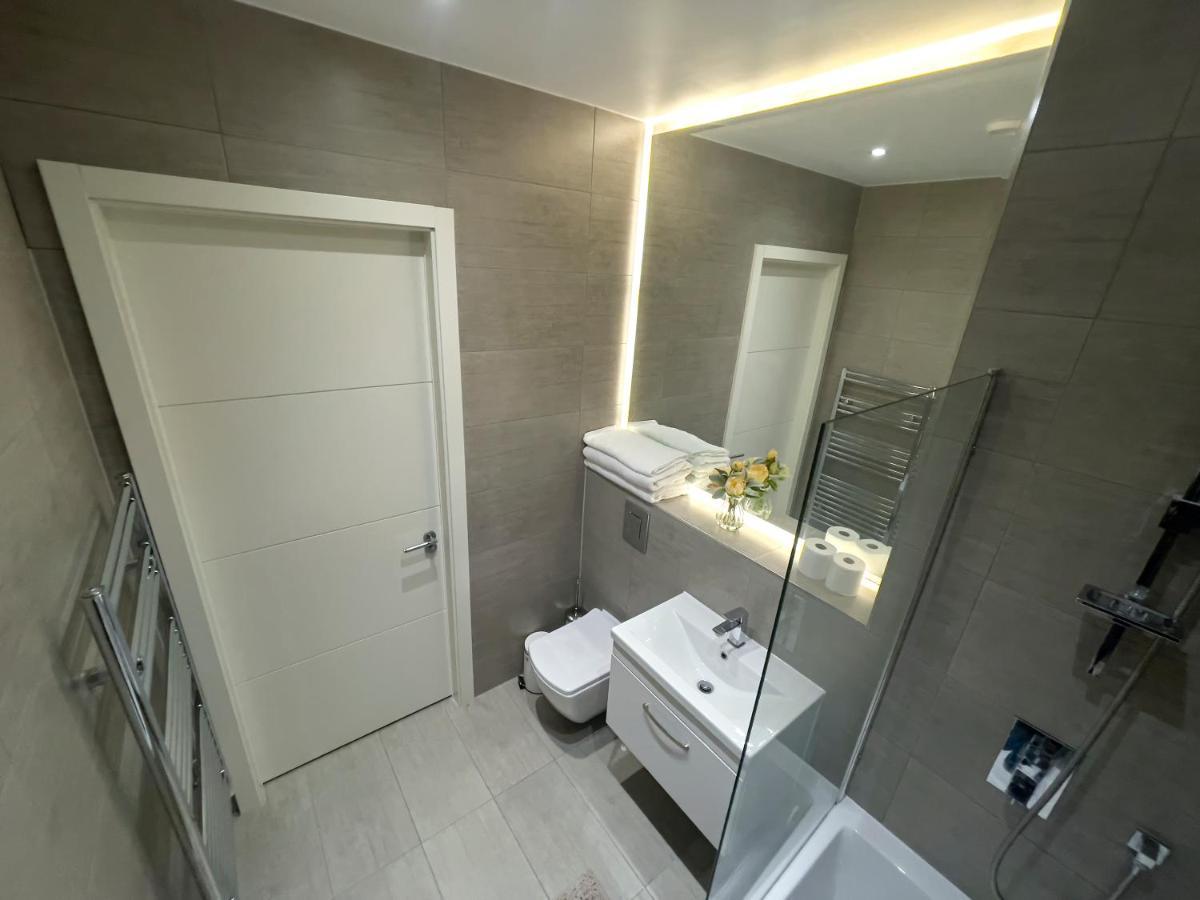 Lovely 2 Double Bedroom Flat With Free Parking - At The Atrium Mk Μίλτον Κέινς Εξωτερικό φωτογραφία