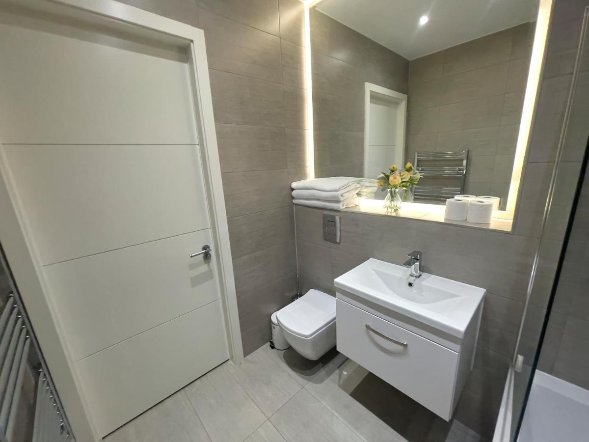 Lovely 2 Double Bedroom Flat With Free Parking - At The Atrium Mk Μίλτον Κέινς Εξωτερικό φωτογραφία