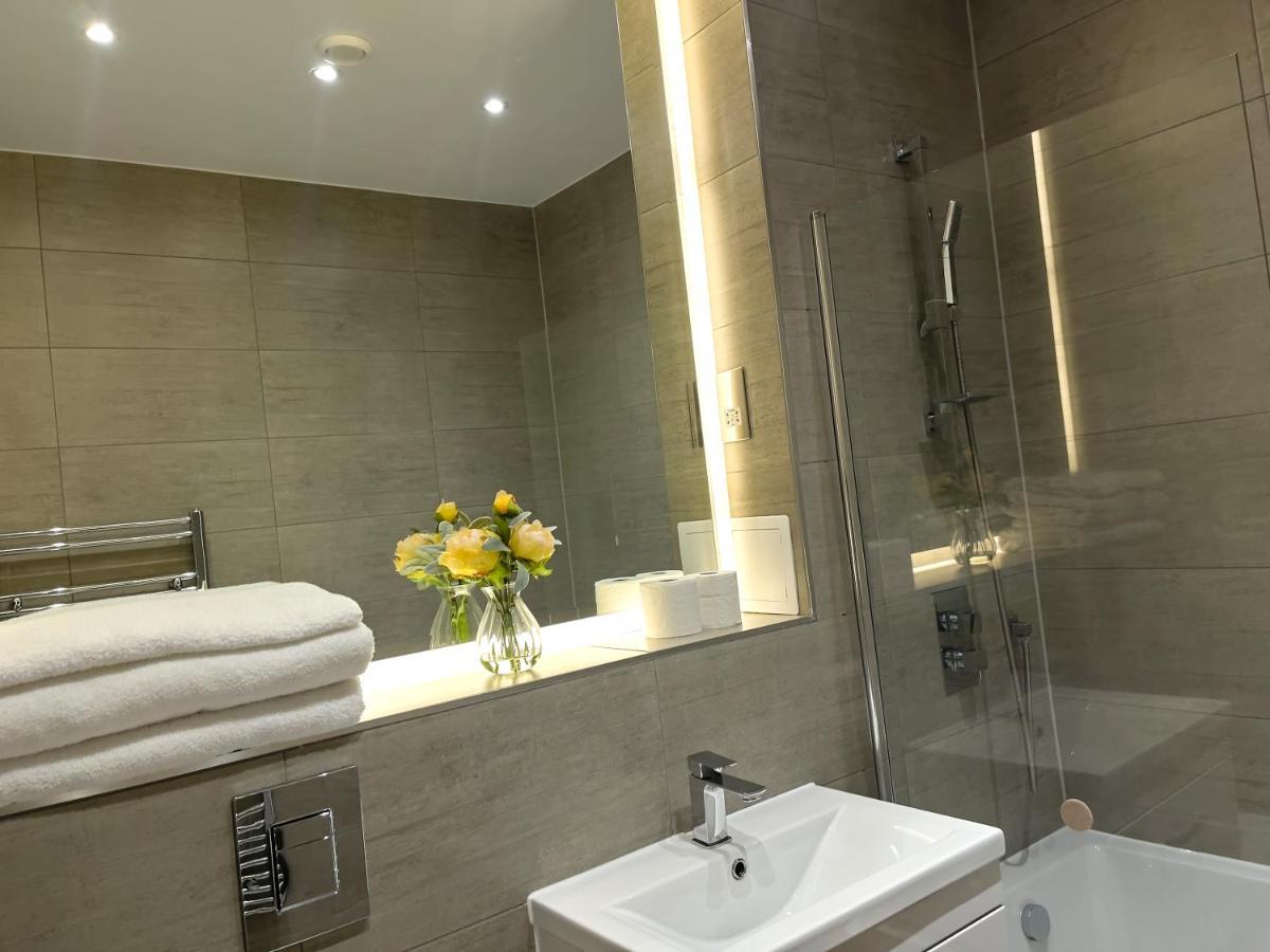 Lovely 2 Double Bedroom Flat With Free Parking - At The Atrium Mk Μίλτον Κέινς Εξωτερικό φωτογραφία