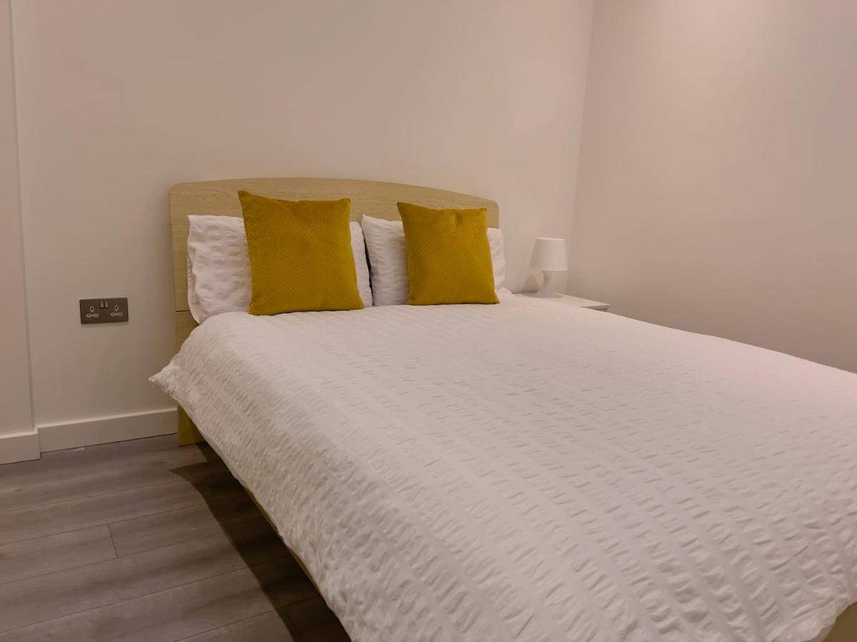 Lovely 2 Double Bedroom Flat With Free Parking - At The Atrium Mk Μίλτον Κέινς Εξωτερικό φωτογραφία
