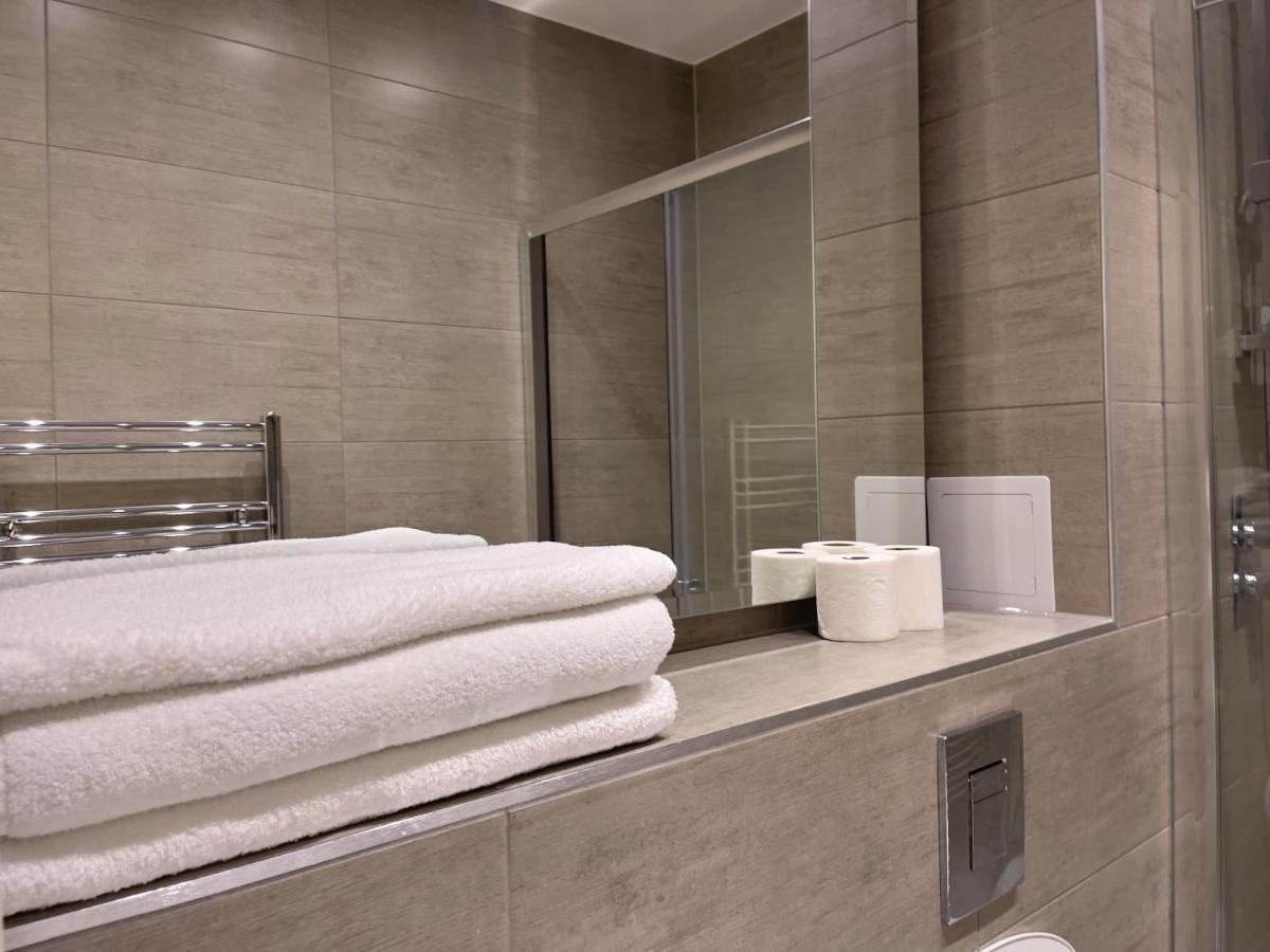 Lovely 2 Double Bedroom Flat With Free Parking - At The Atrium Mk Μίλτον Κέινς Εξωτερικό φωτογραφία
