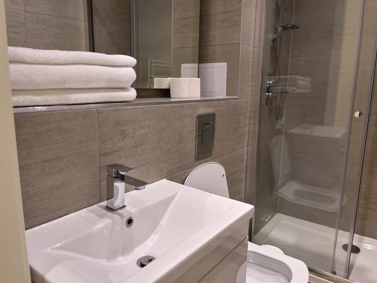 Lovely 2 Double Bedroom Flat With Free Parking - At The Atrium Mk Μίλτον Κέινς Εξωτερικό φωτογραφία