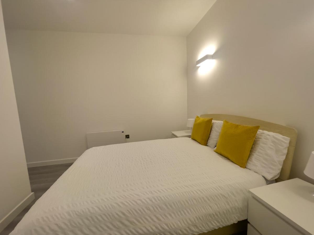 Lovely 2 Double Bedroom Flat With Free Parking - At The Atrium Mk Μίλτον Κέινς Εξωτερικό φωτογραφία