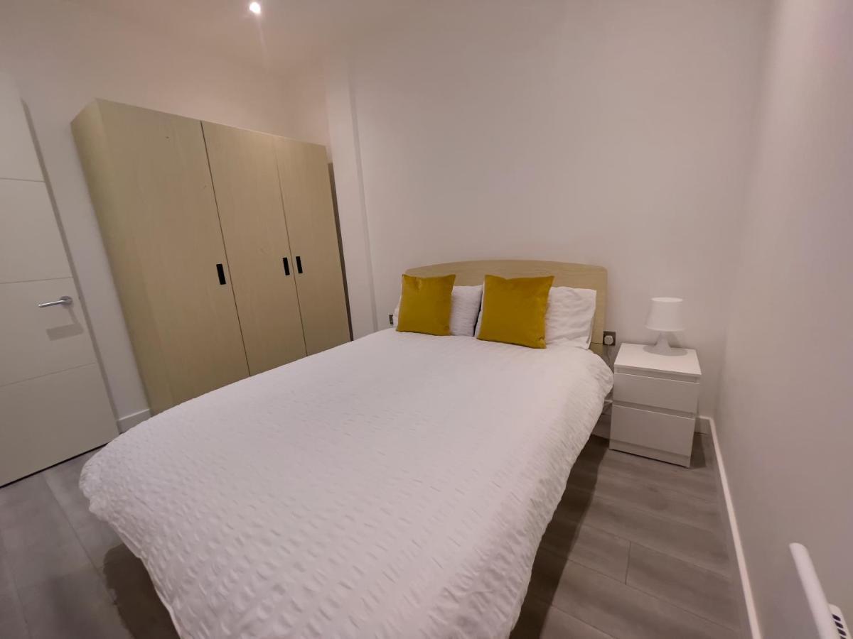 Lovely 2 Double Bedroom Flat With Free Parking - At The Atrium Mk Μίλτον Κέινς Εξωτερικό φωτογραφία