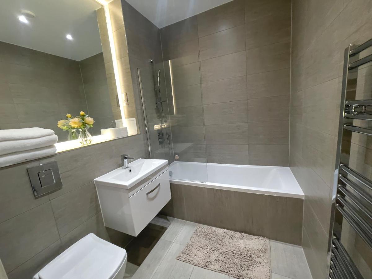 Lovely 2 Double Bedroom Flat With Free Parking - At The Atrium Mk Μίλτον Κέινς Εξωτερικό φωτογραφία
