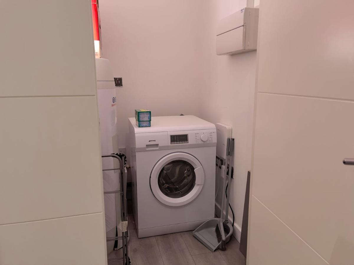 Lovely 2 Double Bedroom Flat With Free Parking - At The Atrium Mk Μίλτον Κέινς Εξωτερικό φωτογραφία