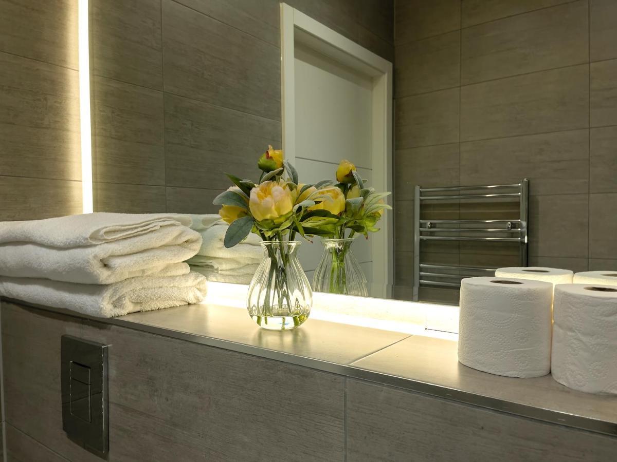 Lovely 2 Double Bedroom Flat With Free Parking - At The Atrium Mk Μίλτον Κέινς Εξωτερικό φωτογραφία