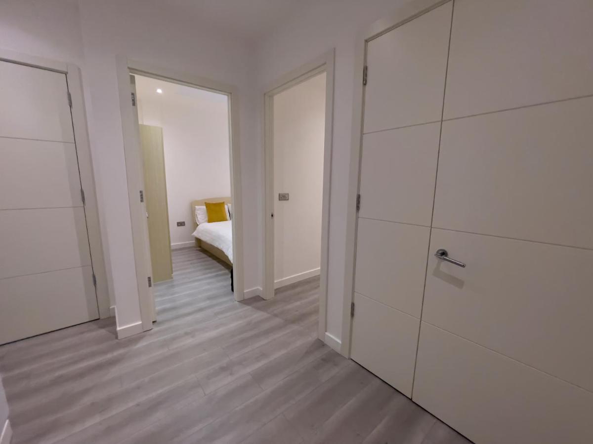 Lovely 2 Double Bedroom Flat With Free Parking - At The Atrium Mk Μίλτον Κέινς Εξωτερικό φωτογραφία