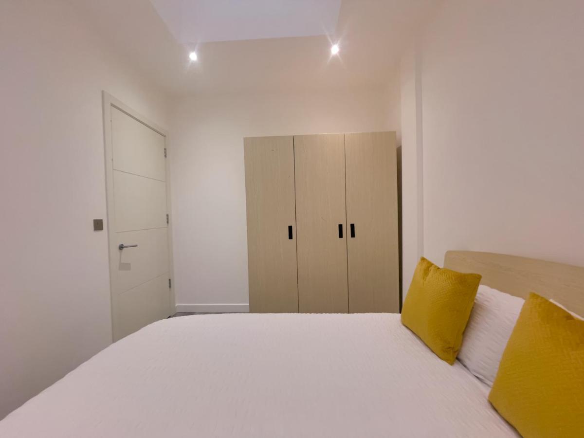 Lovely 2 Double Bedroom Flat With Free Parking - At The Atrium Mk Μίλτον Κέινς Εξωτερικό φωτογραφία